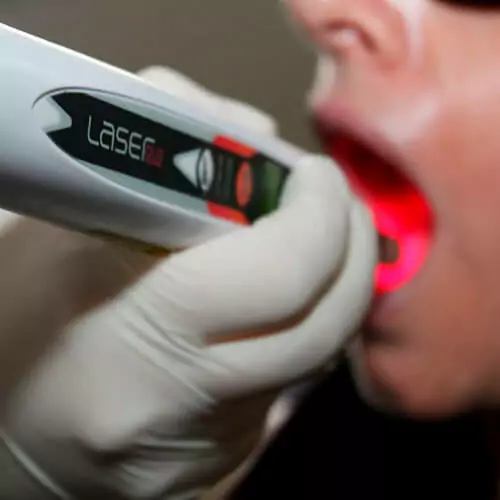 A função dos lasers vermelho e infravermelho nos procedimentos ...